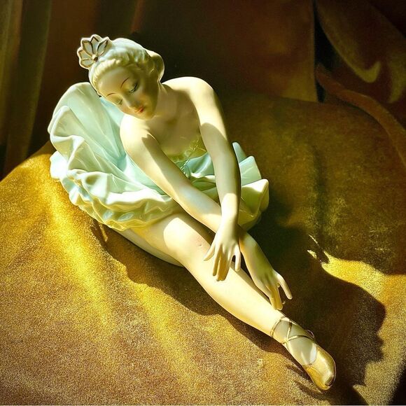 ♥️ Elegant Porcelain Ballerina Figurine, Vintage - Picture 11 of 13